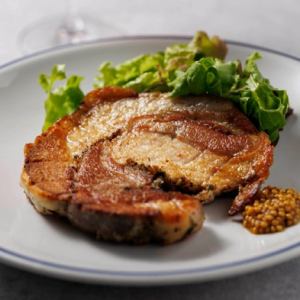 糸島豬五花肉製成的羅馬式烤乳豬