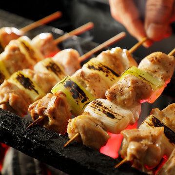 1本1本丁寧に、店内で焼き鳥を焼き上げています◎注文からお時間はいただきますが、味自慢の焼き鳥は美味です！