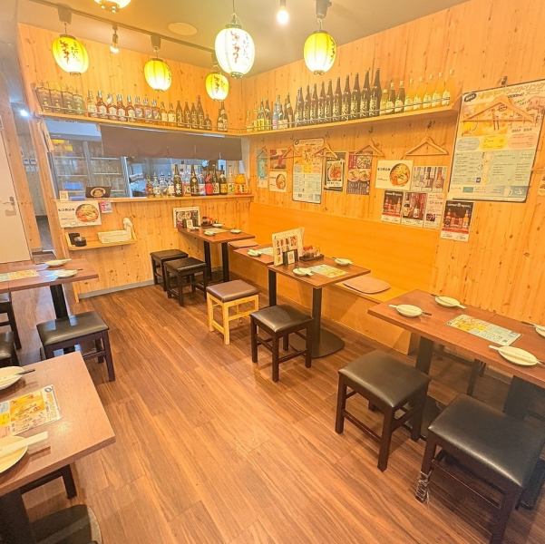 1階は少人数もOKなテーブルあり◎地元友人とのサク飲みや、ランチ利用に最適な広さです！もちろん、おひとり様も大歓迎！