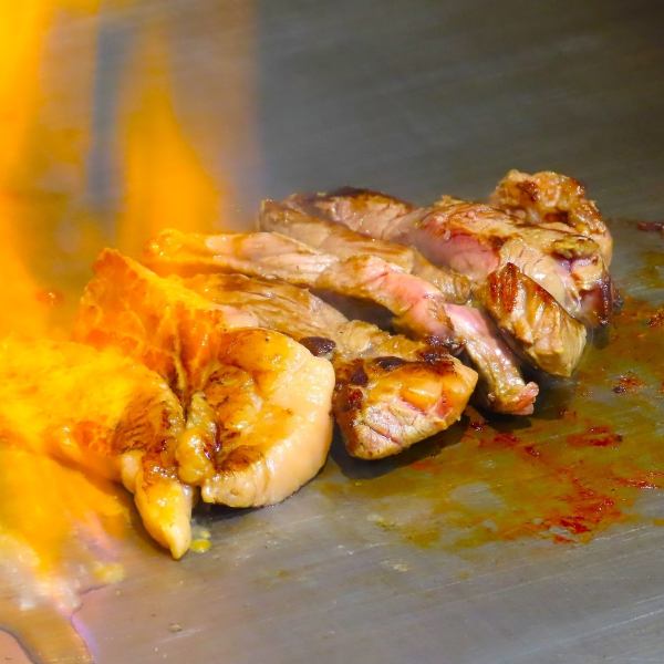 鉄板焼きはライブキッチンでお楽しみいただけます！