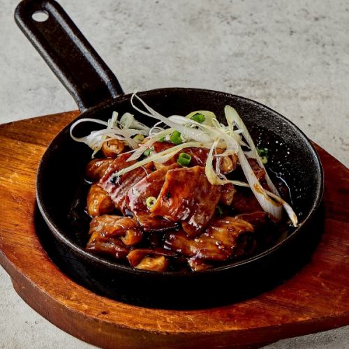 鉄板豚もつ焼き