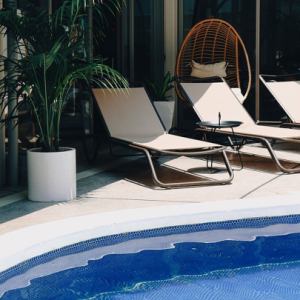 Enjoy an extraordinary poolside experience beneath the sun, as if you were at a resort overseas.
