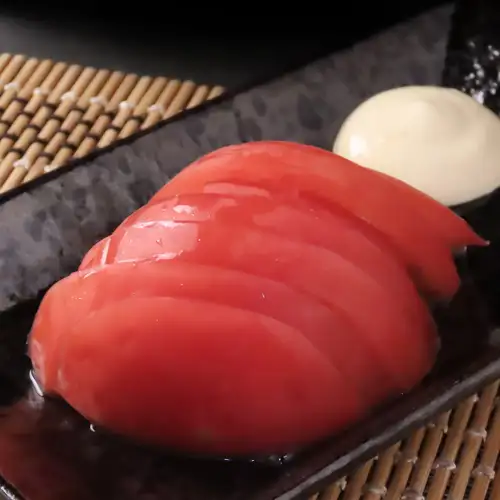 焼き鳥盛り合わせで多彩な味と食感の魅力を満喫