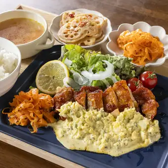 【ランチ】自家製タルタルたっぷり♪前菜付きチキン南蛮ランチ1500円(税込)