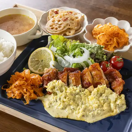 【ランチ】自家製タルタルたっぷり♪前菜付きチキン南蛮ランチ1500円(税込)