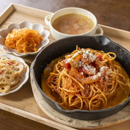 【ランチ】モチモチパスタ＆濃厚ケチャップ♪前菜付きナポリタンランチ1500円(税込)
