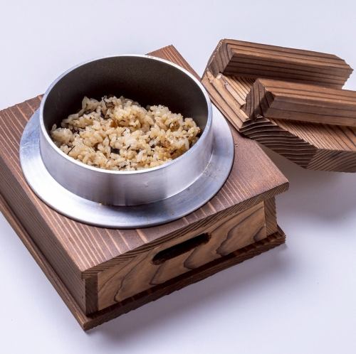 嘉福新名物【じゅーしー釜飯】