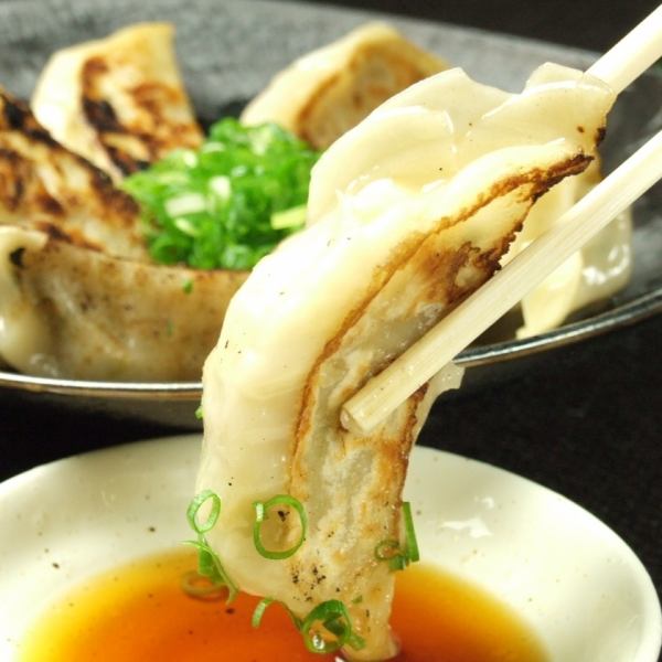 【人気の一品】焼きぎょうざ