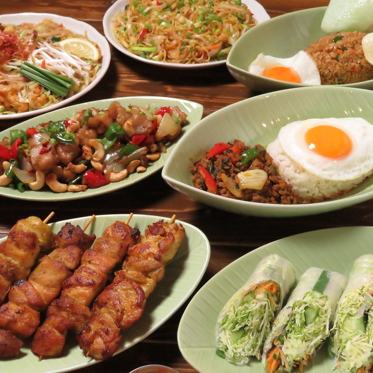 香り高いスパイスを複数使い本格的な味わいを再現したカレーやアジアンフードを満喫◎