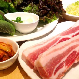 サムギョプサルコース【サムギョプサル+韓国おかず3種＋飲み放題2H】
