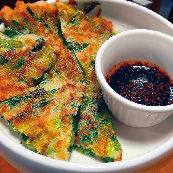 サクサクでふわふわ!絶品ニラチヂミはおつまみにも主食にもなる隠れた名物!