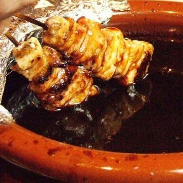 秘伝のタレに漬け込んで...