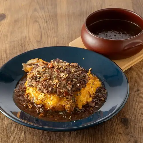 オムレツくずし粗挽きハンバーグカレー ※7~9月はテイクアウト不可