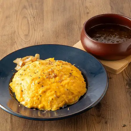 オムレツカレー ※7~9月はテイクアウト不可