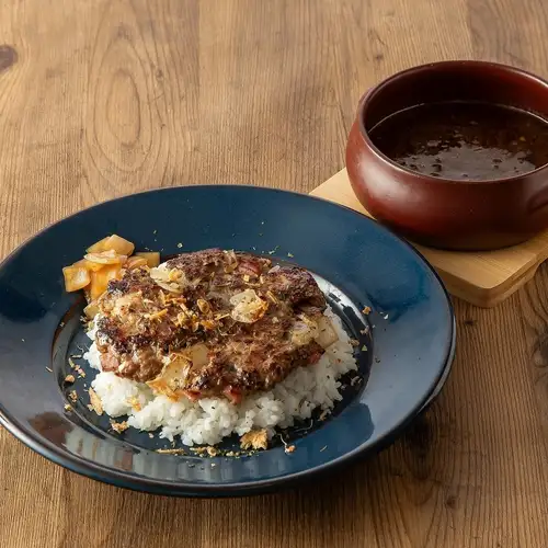 名物!くずし粗挽きハンバーグカレー