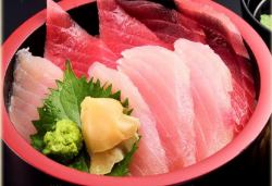 Red and white tuna bowl