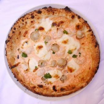 Wood-fired pizza with 4 kinds of seafood and cod roe cream