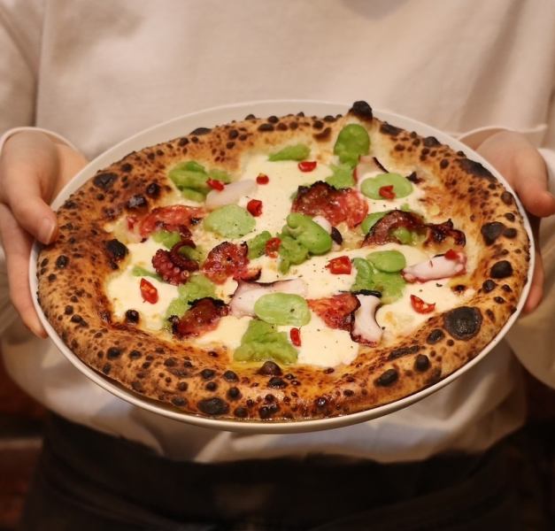 卡拉布里亚辣椒、章鱼、蚕豆和乳清干酪披萨