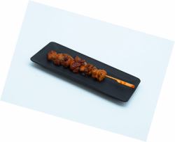 1個大烤雞肉串皮（醬汁）