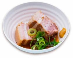 使用香川縣產的橄欖豬肉和蜂蜜製成的軟滷肉