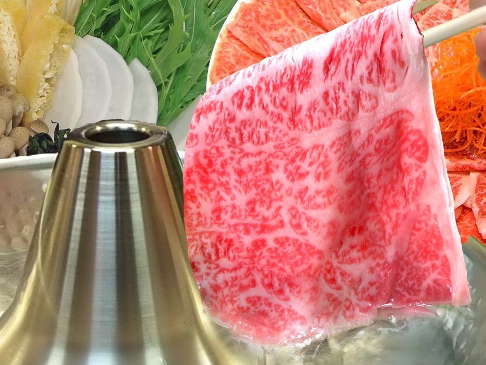 您可以享用大量酒水以及精选的肉类和新鲜蔬菜！