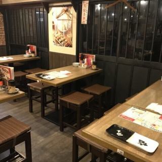 4名様用のテーブル席は4卓を完備しております。少人数での飲み会や、日常のお食事にぴったりのお席です♪