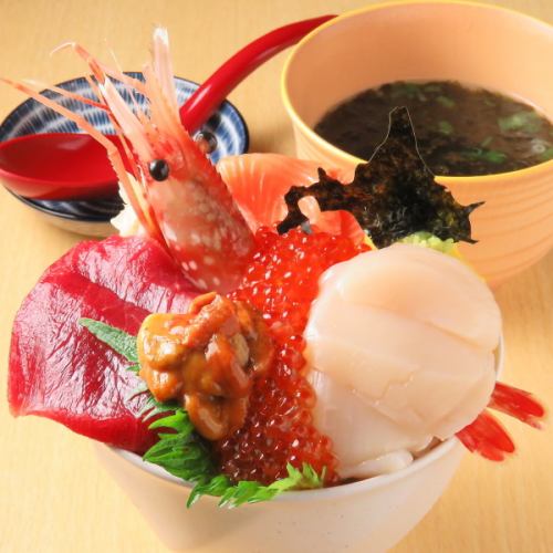 【6種類のネタを贅沢海鮮丼に！】彩り豊かなたっぷりの海鮮を味わえる！ガンガン丼2,700円(税込)