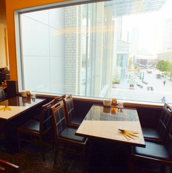 【Table seat】 Window seating where you can see the night view is perfect for couple and family dinner party etc. ♪ directing a calm atmosphere!