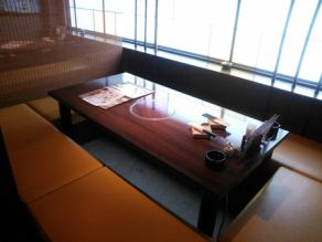 There are tatami seats.2 seats for 8 people