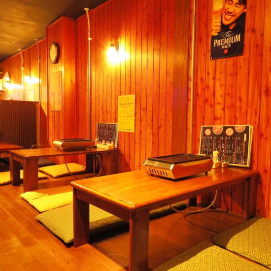 Horumon and yakiniku in a calm store with a Showa retro atmosphere.