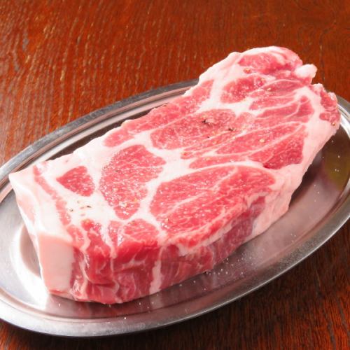 自慢のお肉を厚切りで★