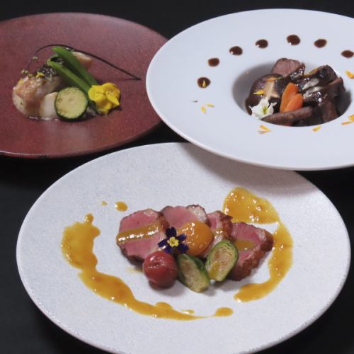 お肉もお魚も楽しめる【スペシャルコース】は、大切な方と迎える特別な日に最適。全10品13200円(税込)。