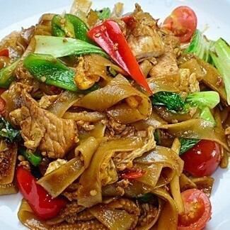 牛肉のオスターソース炒め(パッヌアナムマンホイ)