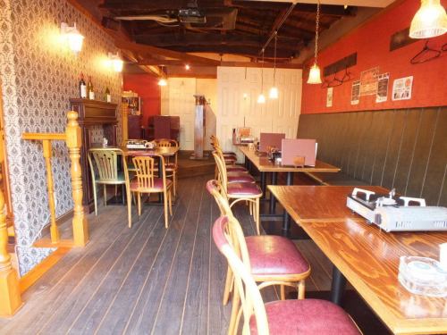 広い店内は開放的