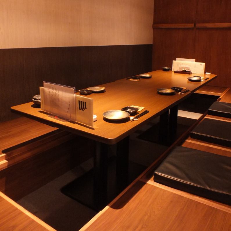 掘り炬燵のある落ち着いた個室で当店のお料理をご堪能下さい