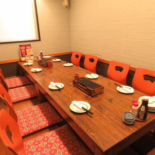 The private seating area on the second floor has a sunken kotatsu table, perfect for a drinking party with like-minded friends. Please enjoy your time here.
