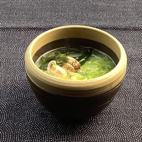 Sea lettuce miso soup