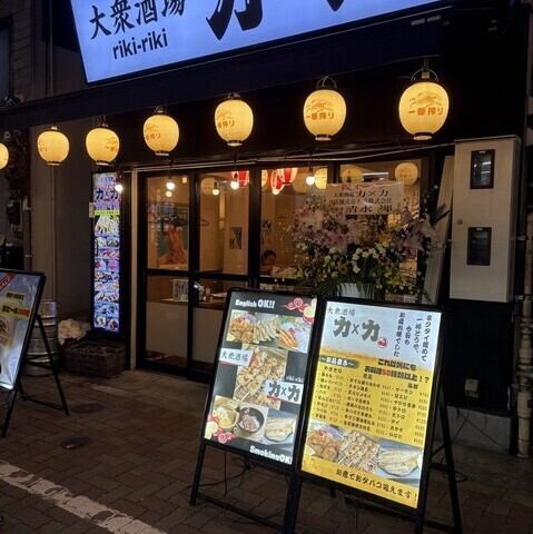 木目調の内装にあたたかな照明が心地よい空間を演出！さらに御徒町駅から徒歩1分とアクセスも便利で、仕事帰りや買い物後に立ち寄りやすいのが魅力です。安心できるスタッフのおもてなしで、あらゆるシーンに対応するお店としてリピーター続出◎