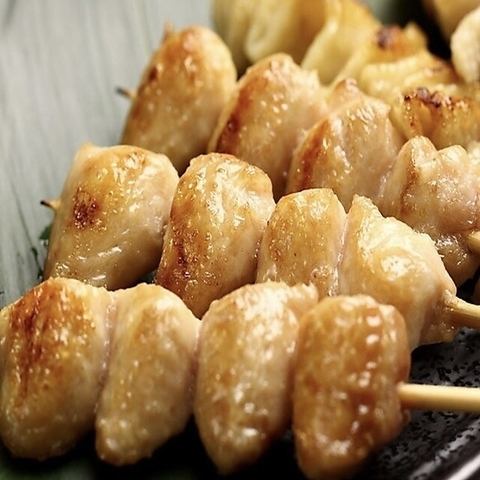 備長炭でじっくり焼き素材本来の旨味を引出した当店自慢の焼き鳥