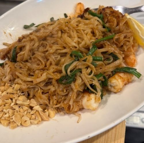 パッタイ（タイ風焼きそば）