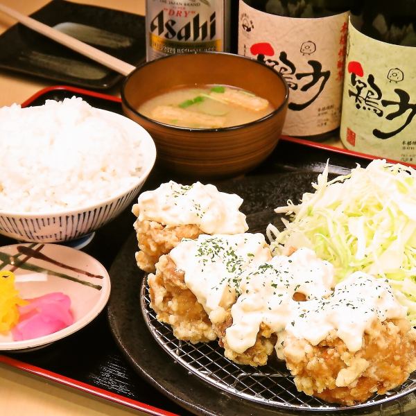 Homemade tartar and sweet and sour vinegar are the decisive factors. ◇Exquisite tartar fried chicken set meal 950 yen (tax included) is very popular with regular customers.