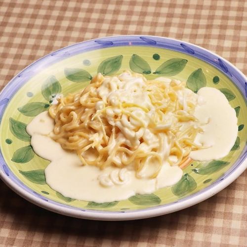 タリオリーニ　ヤリイカのレモンクリーム