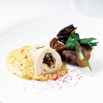 ・肉・　三種の茸と鶏のバロティーヌ～ソースシュプレーム～