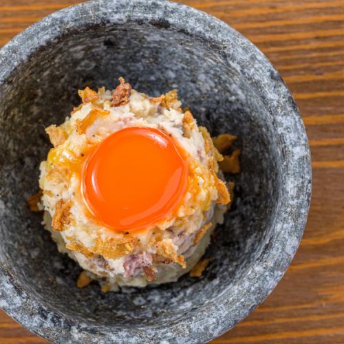 牛タンが入ったポテトサラダ