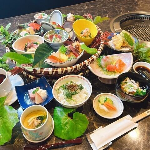 彩り華かご膳で彩る贅沢ランチ 旬の食材をふんだんに使用見た目も美しいバランス良好