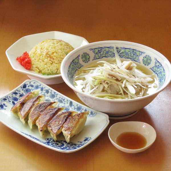 [Recommended for lunch] Gyoza-centered set 1,180 yen (tax included)