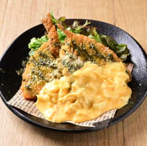 Prepared on the spot! Fried horse mackerel with raw tartar sauce