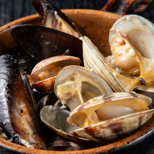 熱騰騰、美味可口。充滿海鮮味的Ajillo!