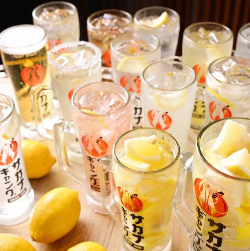 從經典到稀有的美食,我們提供多種檸檬酸飲料供您選擇,以滿足您的口味。