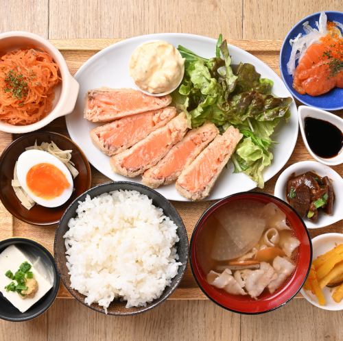 サーモンのレアカツ定食